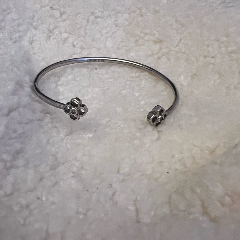 Kendra Scott bracket